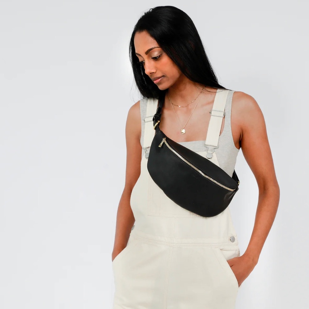 FOUNT Black Leather Belt Bag